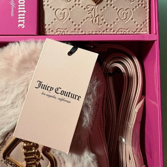 “SOLD” Juicy Couture Faux Fur Heart Crossbody Bag Taffy Pink Wallet Gift Set - Picture 4 of 11
